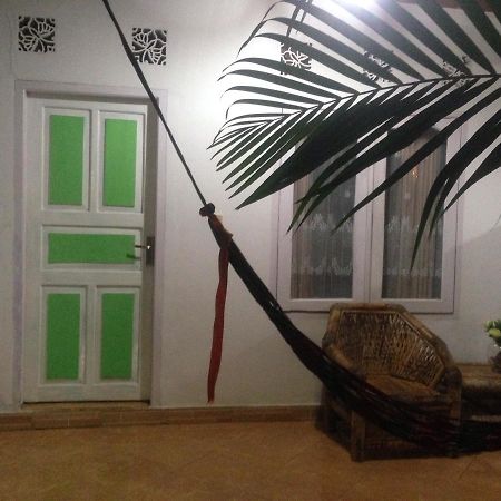 Good For Ya Knee Hostel & Bungalows (Adults Only) Gili Trawangan Exteriör bild