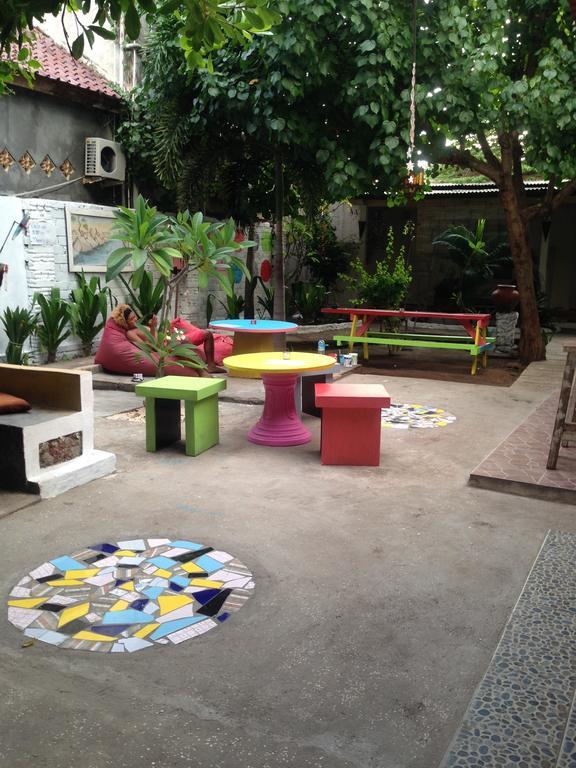 Good For Ya Knee Hostel & Bungalows (Adults Only) Gili Trawangan Exteriör bild