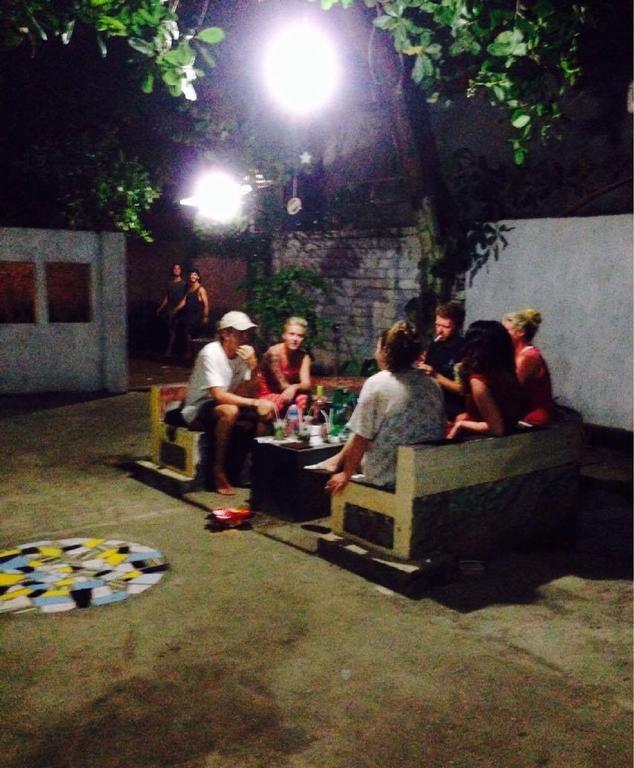 Good For Ya Knee Hostel & Bungalows (Adults Only) Gili Trawangan Exteriör bild