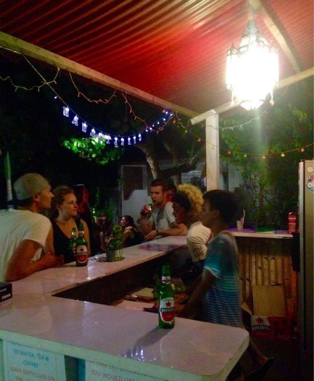 Good For Ya Knee Hostel & Bungalows (Adults Only) Gili Trawangan Exteriör bild