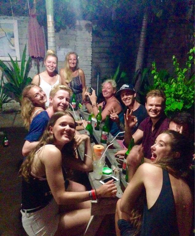 Good For Ya Knee Hostel & Bungalows (Adults Only) Gili Trawangan Exteriör bild