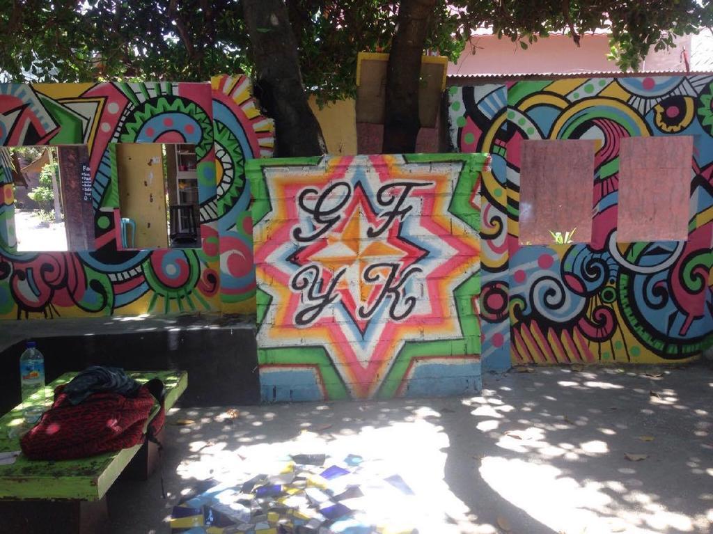 Good For Ya Knee Hostel & Bungalows (Adults Only) Gili Trawangan Exteriör bild