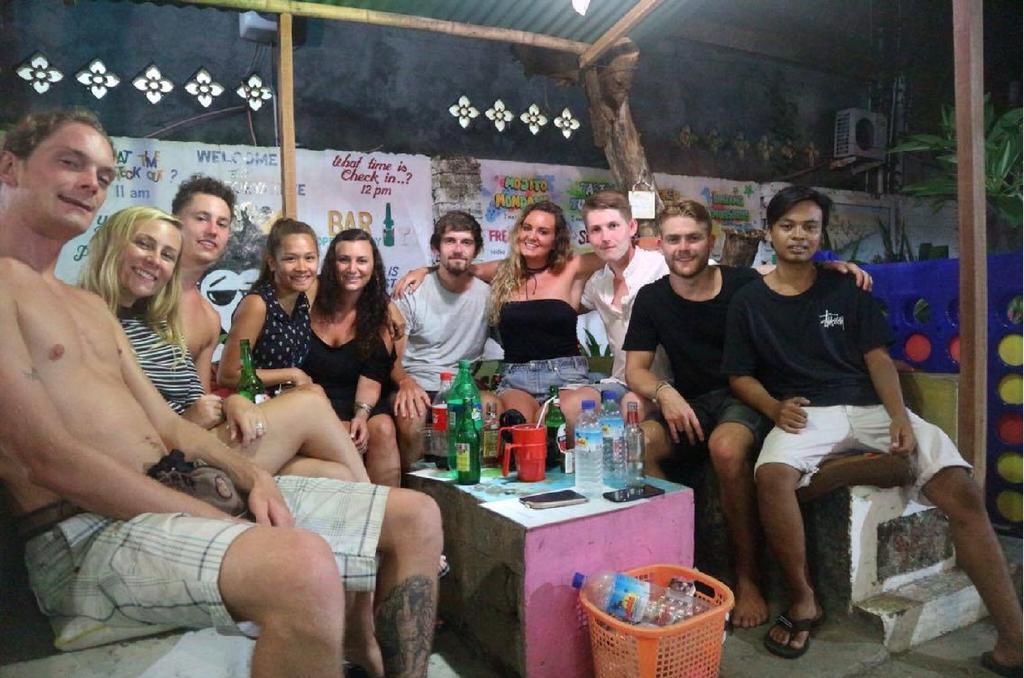 Good For Ya Knee Hostel & Bungalows (Adults Only) Gili Trawangan Exteriör bild