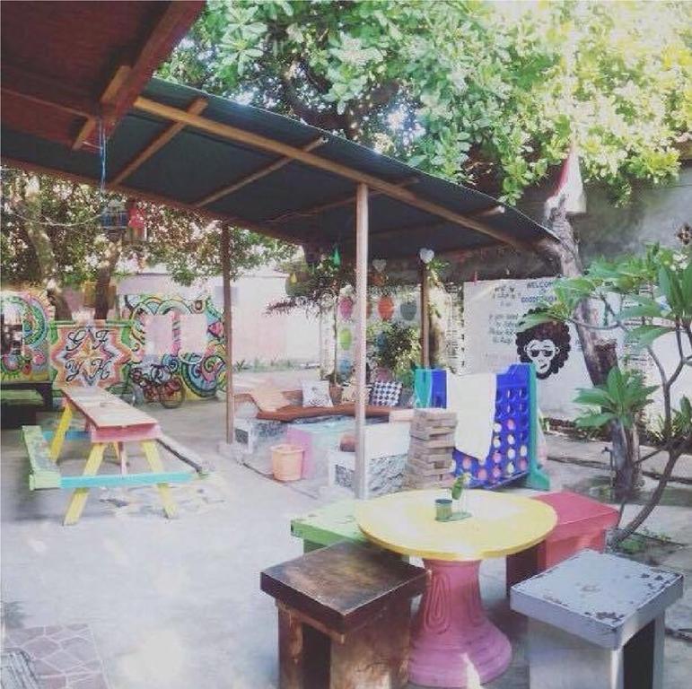 Good For Ya Knee Hostel & Bungalows (Adults Only) Gili Trawangan Exteriör bild